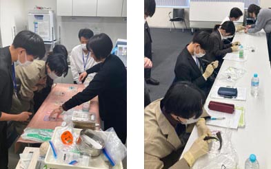 左写真:小笠原諸島の陸産貝類の観察、右写真:ニホンカモシカの角による齢査定作業